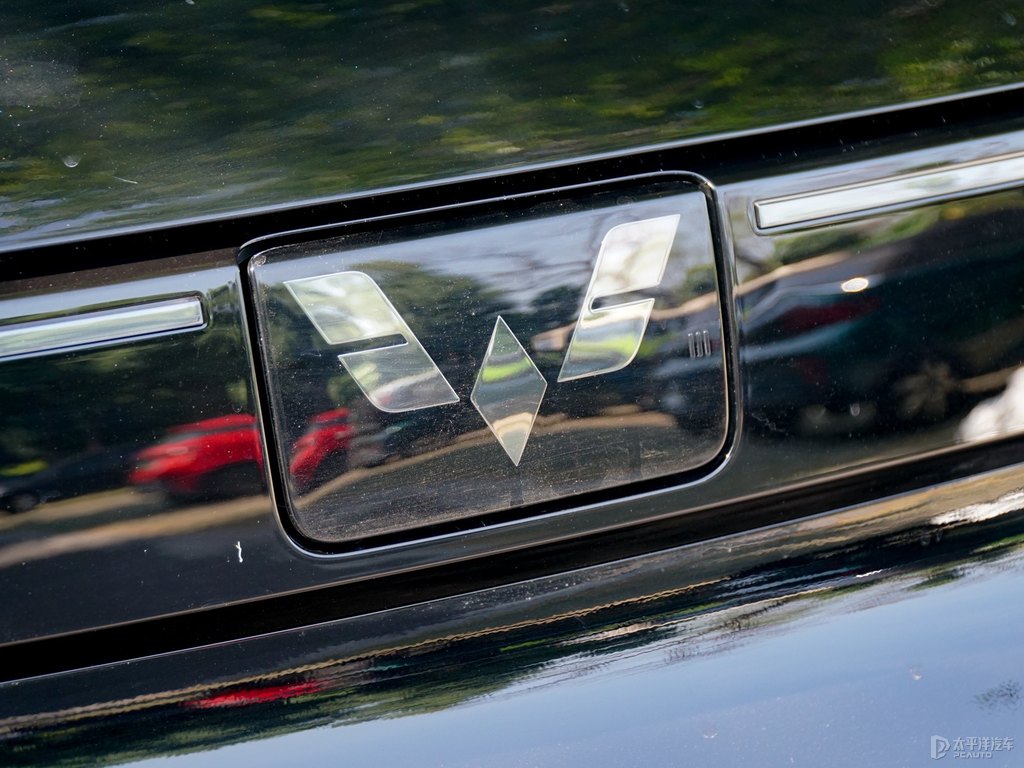 摩登黑宏光MINIEV車頭外觀圖片