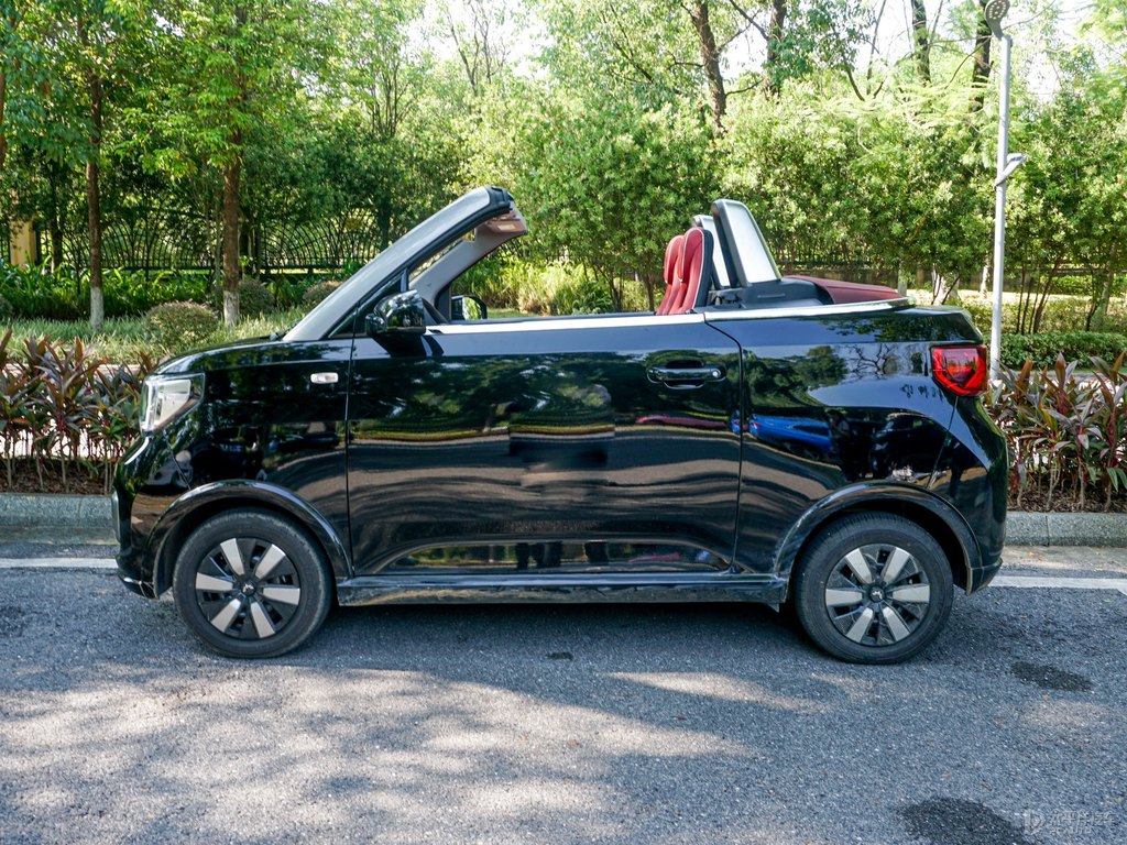 摩登黑宏光MINIEV整車外觀外觀圖片