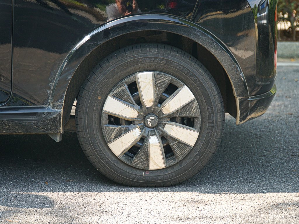 摩登黑宏光MINIEV車(chē)身外觀圖片