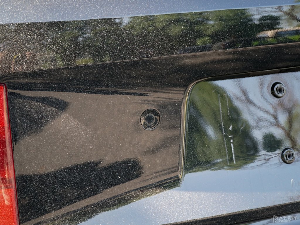 摩登黑宏光MINIEV車尾外觀圖片