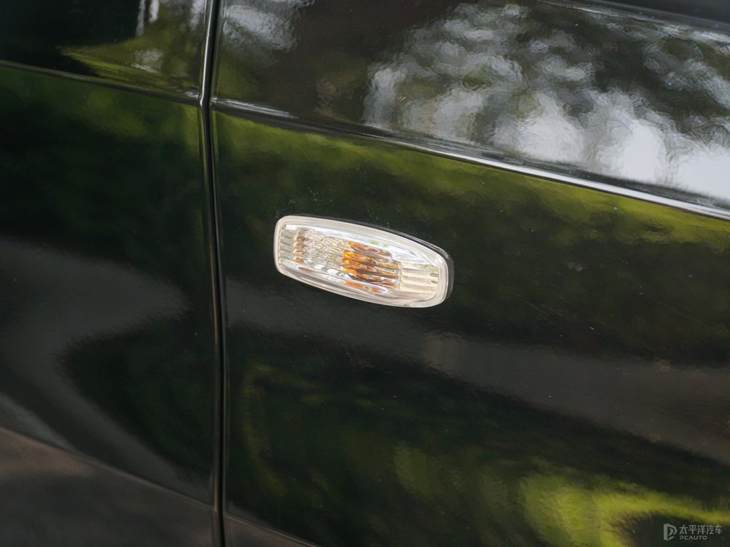摩登黑宏光MINIEV車身外觀圖片