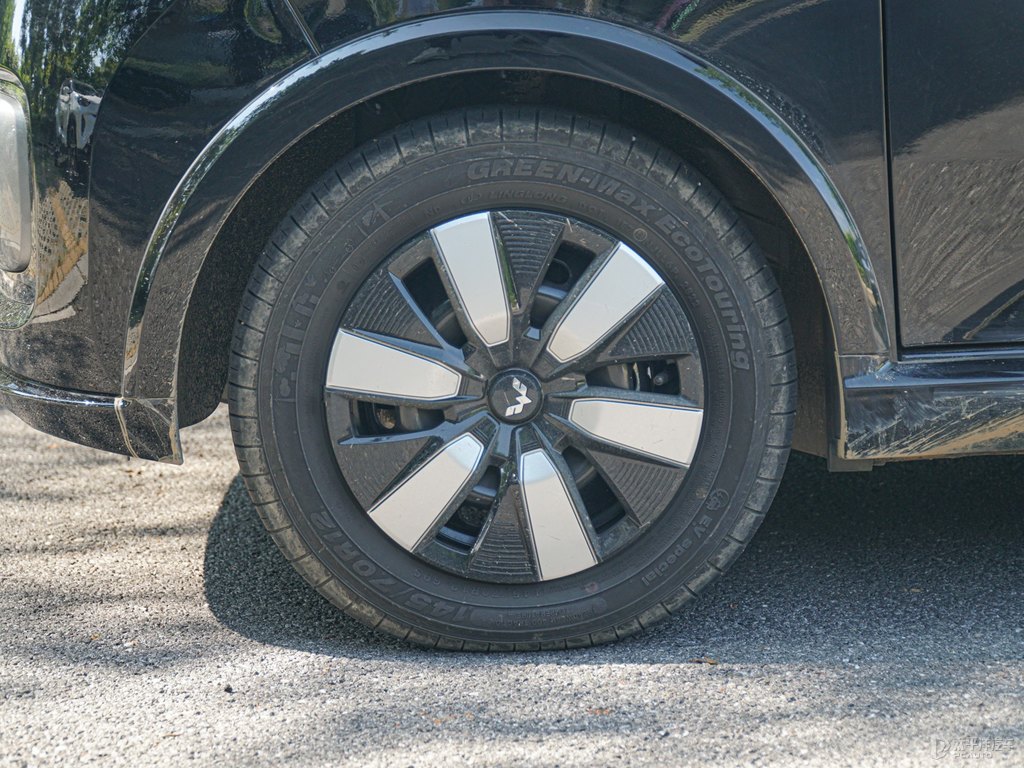 摩登黑宏光MINIEV車身外觀圖片