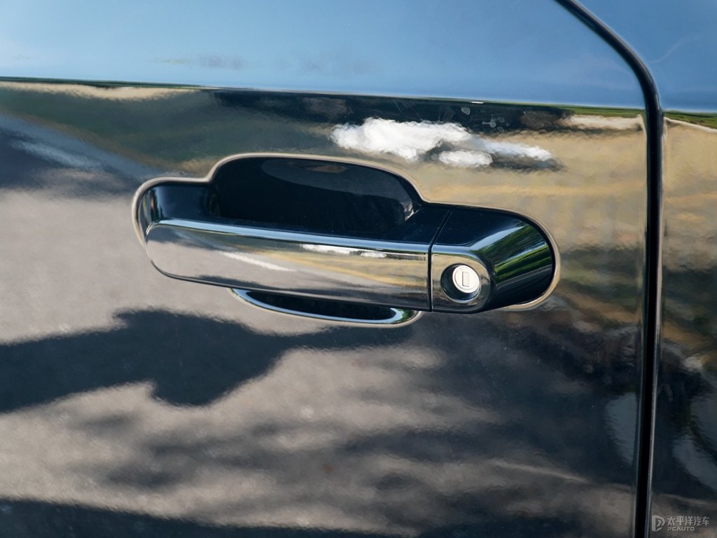 摩登黑宏光MINIEV車身外觀圖片
