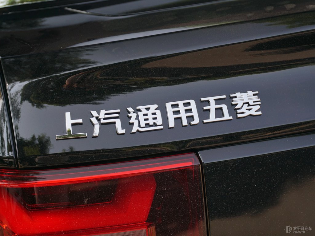 摩登黑宏光MINIEV車尾外觀圖片