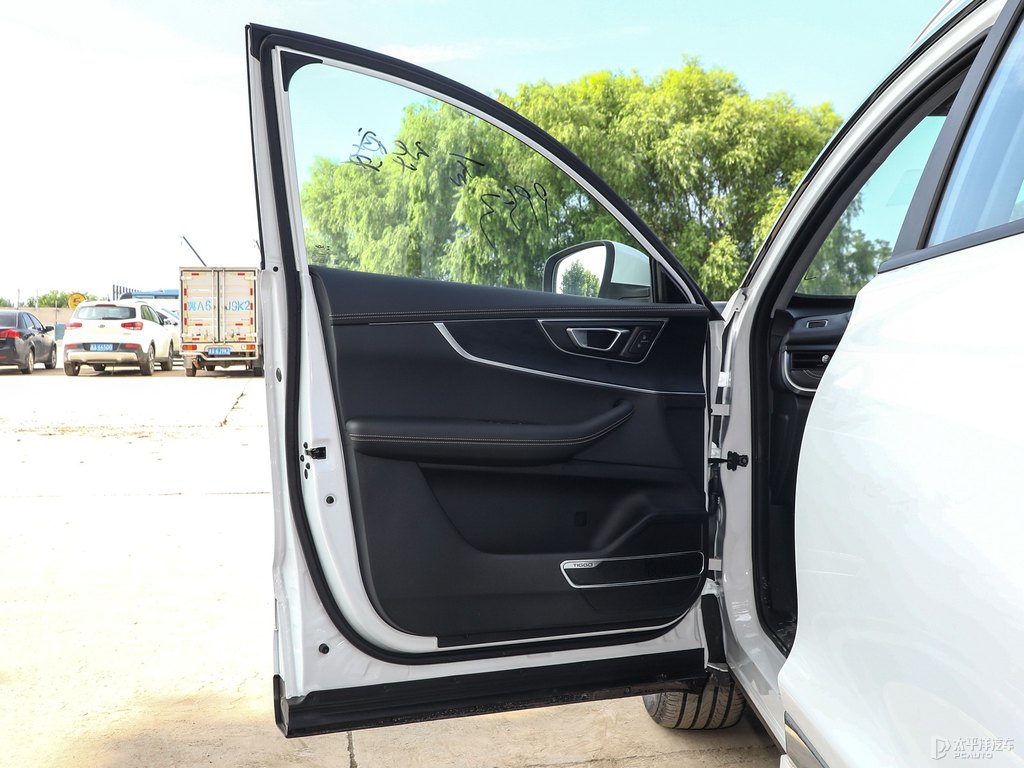 曜石黑瑞虎8車廂內(nèi)飾圖片