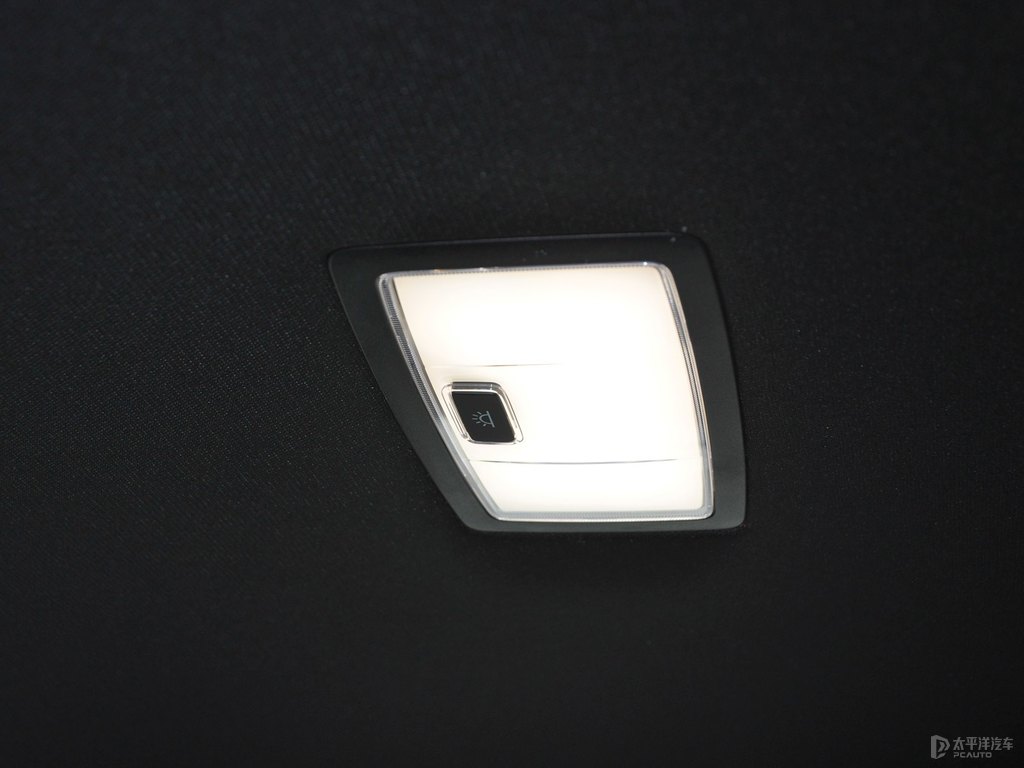超音速石英白雷克薩斯UX車廂內(nèi)飾圖片