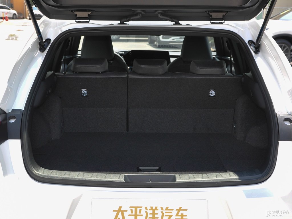 超音速石英白雷克薩斯UX后備廂空間圖片