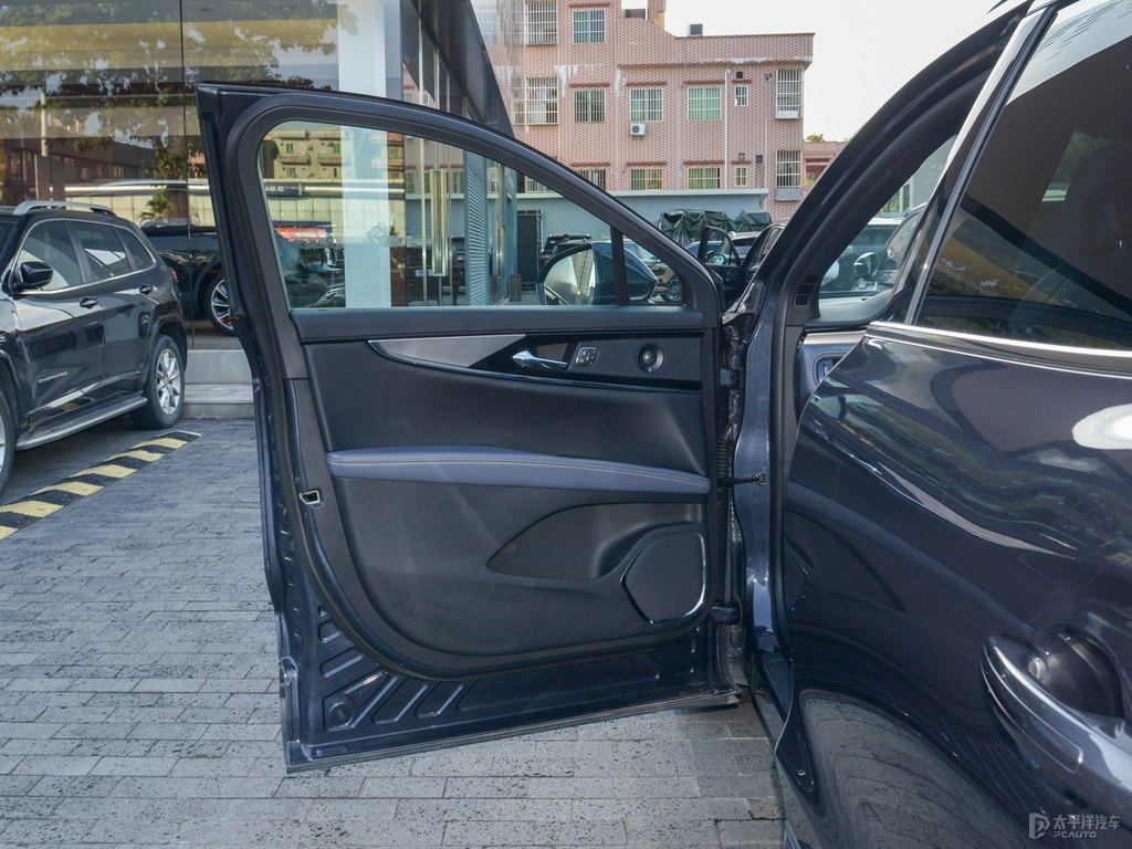 深邃藍(lán)航海家車廂內(nèi)飾圖片