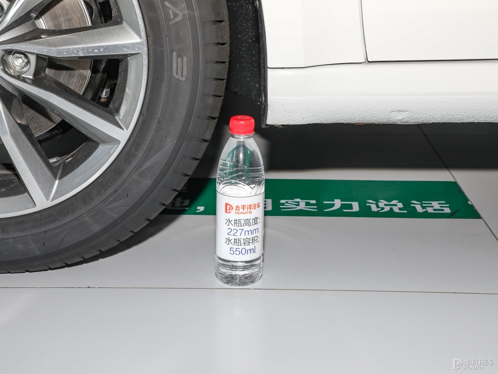 晶瑩白明銳車身外觀圖片