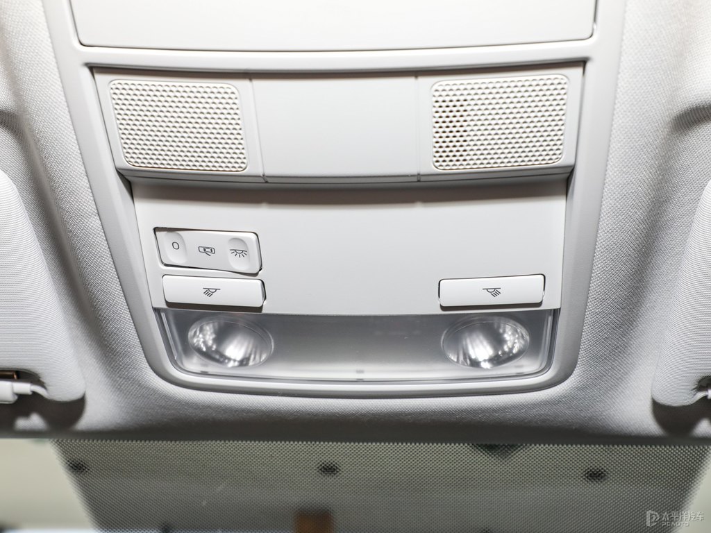 晶瑩白明銳車廂內(nèi)飾圖片