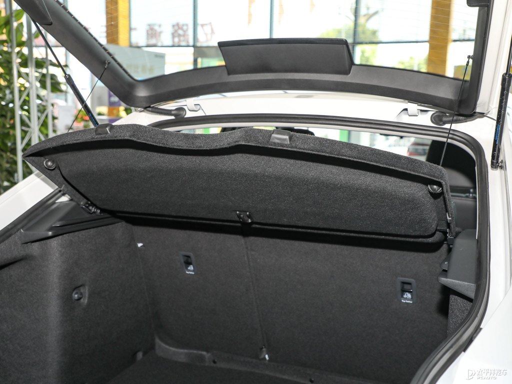 晶瑩白明銳后備廂空間圖片