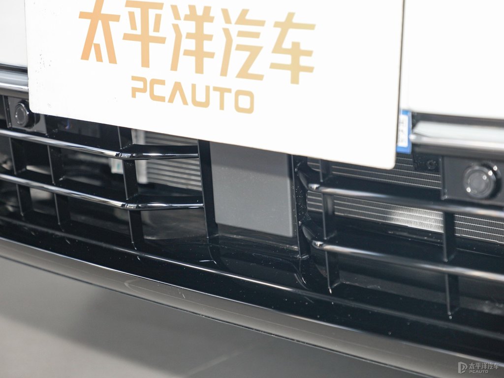 極地白探岳車頭外觀圖片