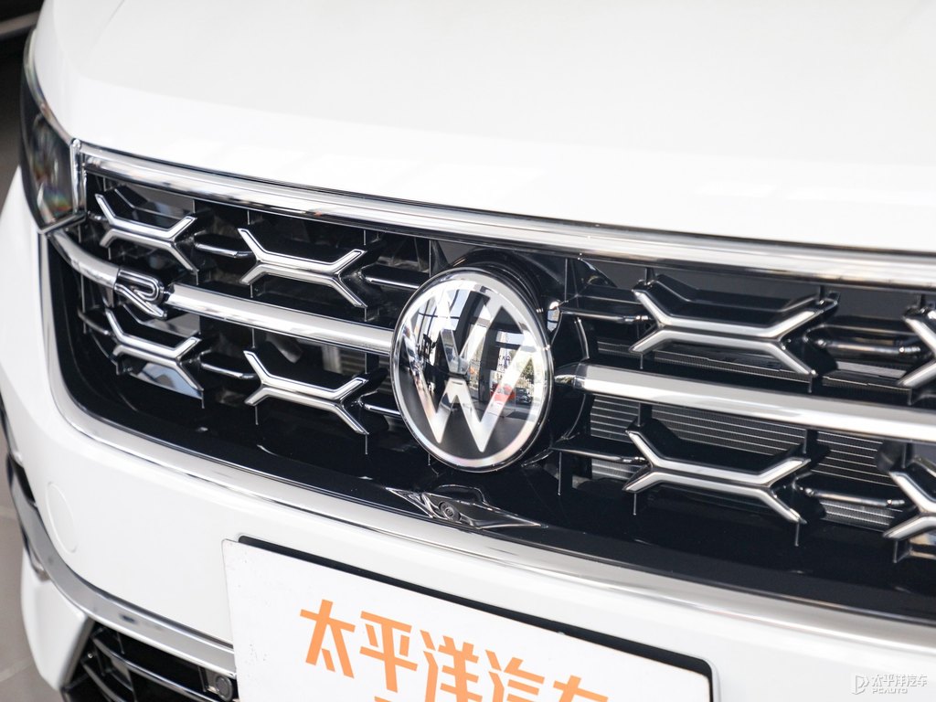 極地白探岳車(chē)頭外觀圖片