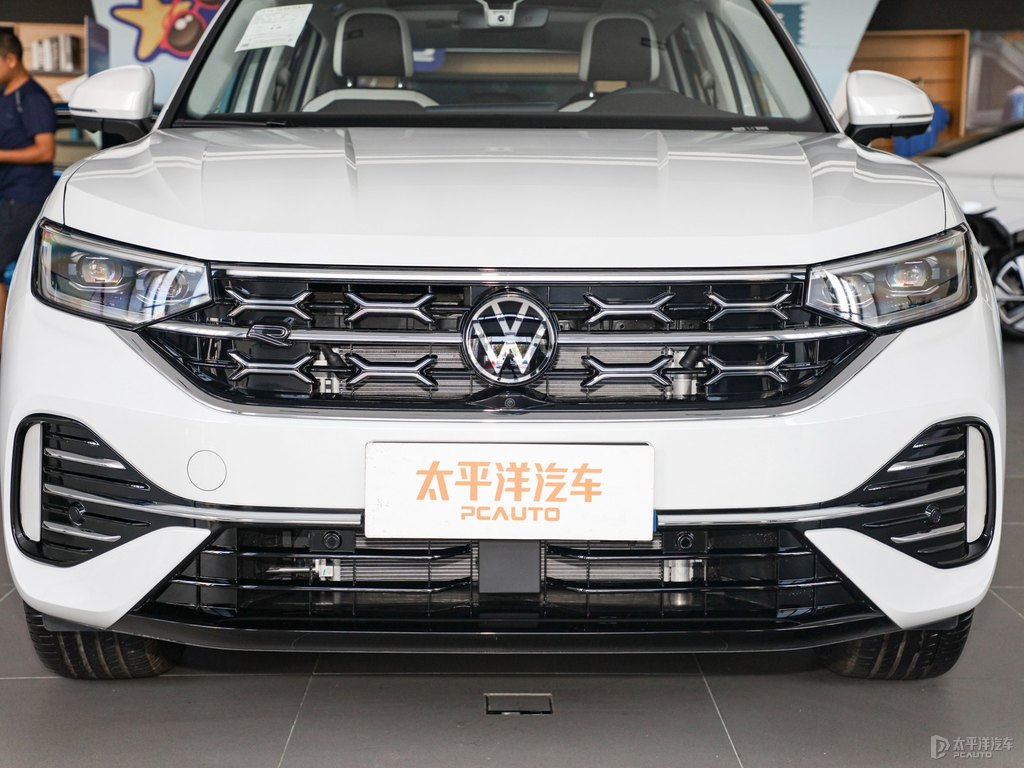 極地白探岳車頭外觀圖片