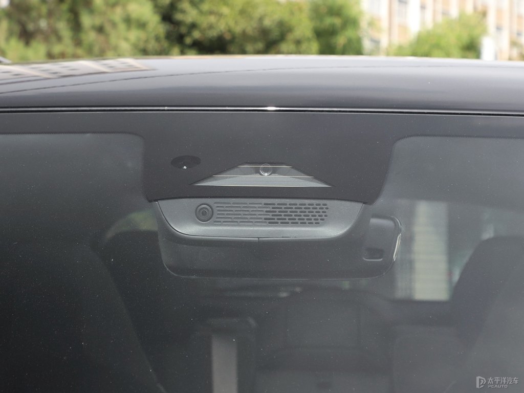黑色領(lǐng)克01車身外觀圖片