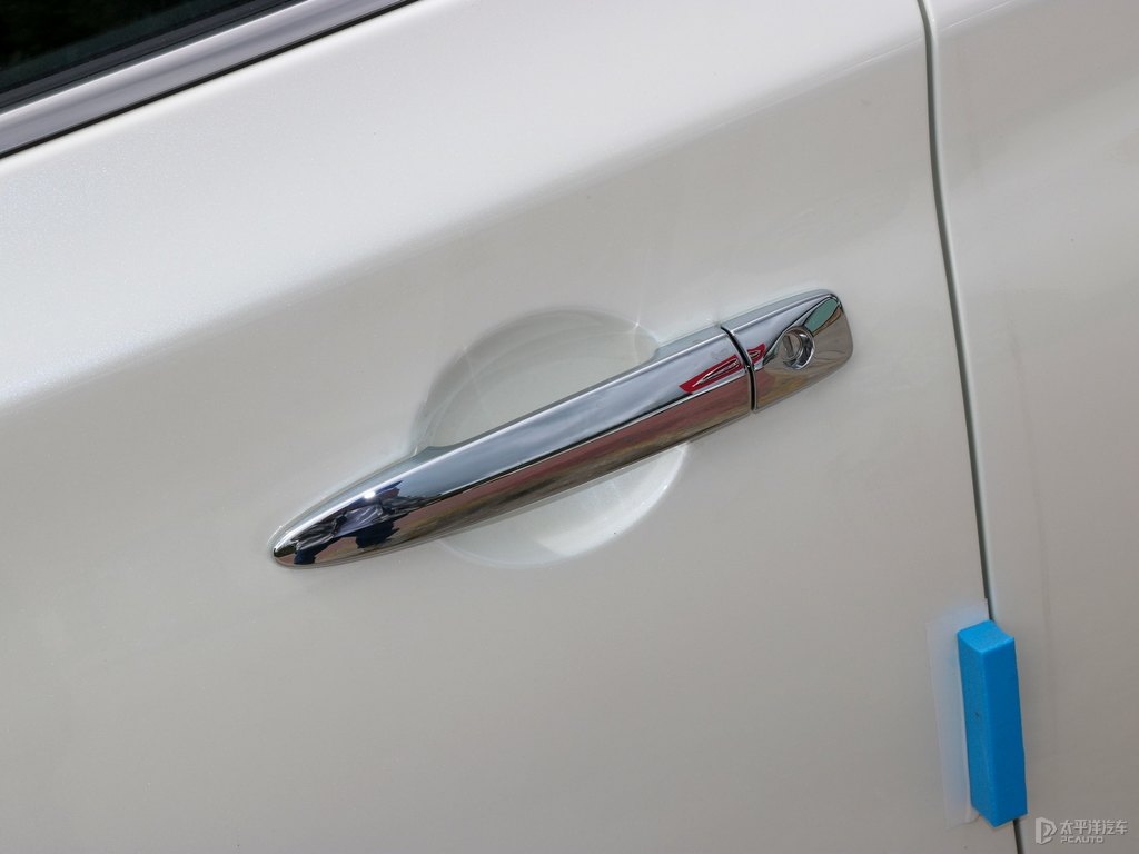 象牙白軒逸車身外觀圖片