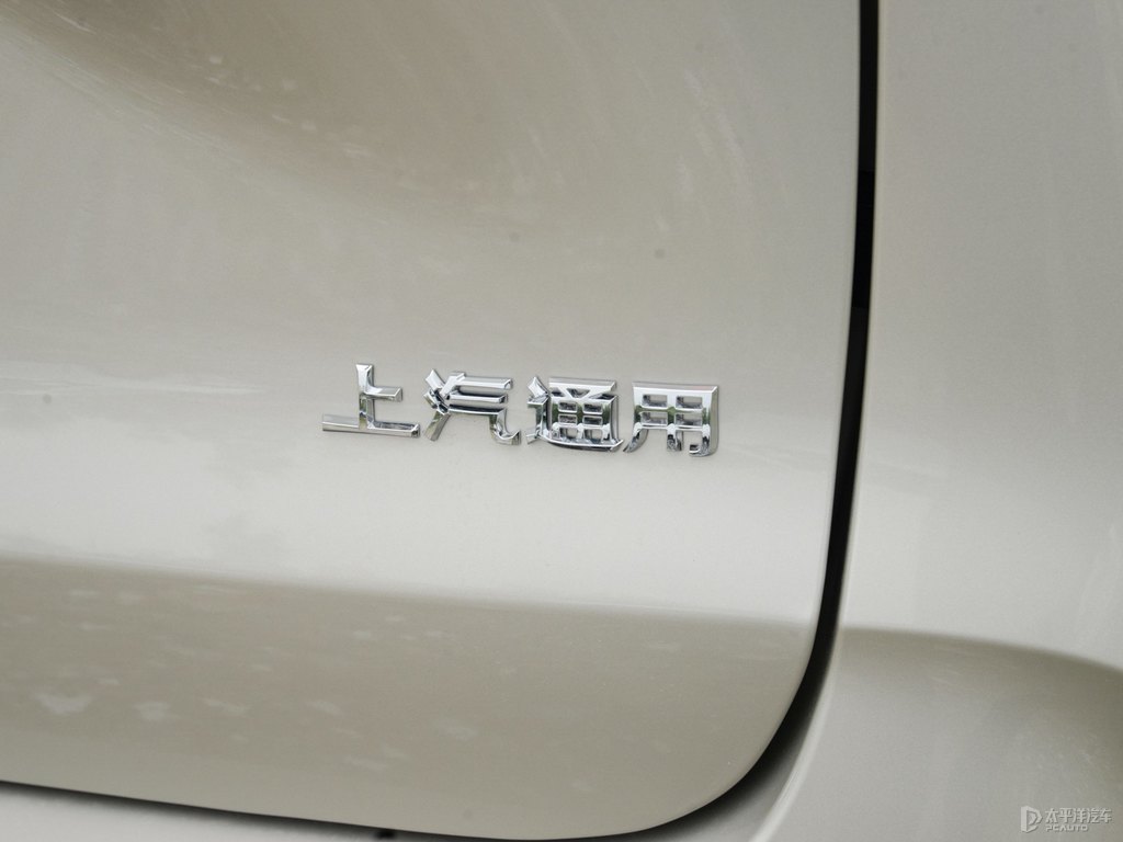 香檳金別克GL8車尾外觀圖片