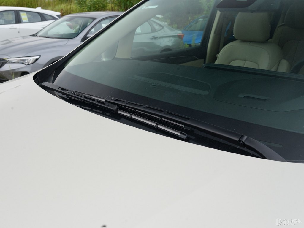 香檳金別克GL8車身外觀圖片