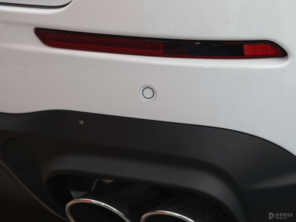 珍珠白瑞虎8車尾外觀圖片