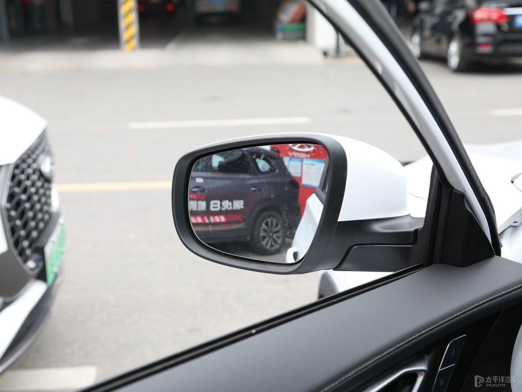 珍珠白瑞虎8車身外觀圖片
