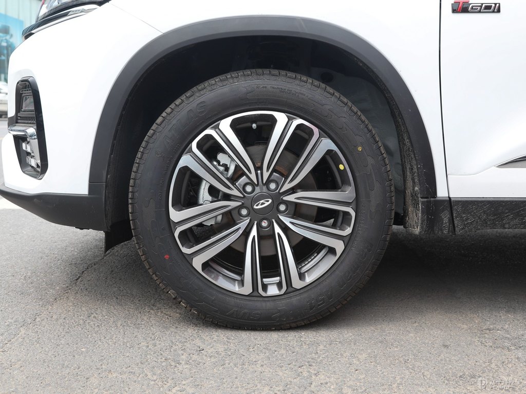 珍珠白瑞虎8車身外觀圖片