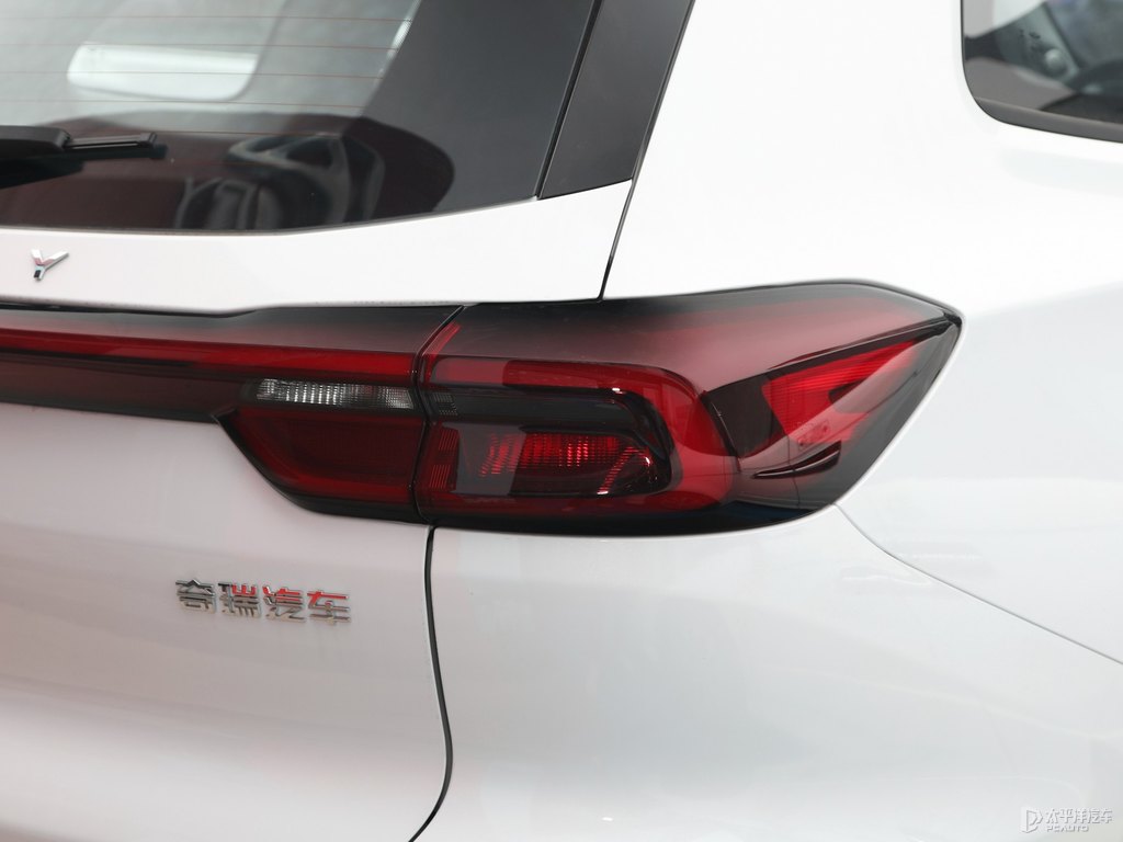 珍珠白瑞虎8車尾外觀圖片