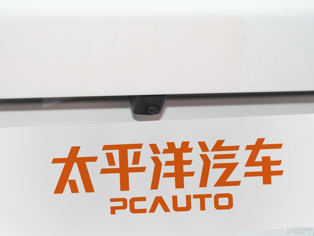 珍珠白瑞虎8車尾外觀圖片