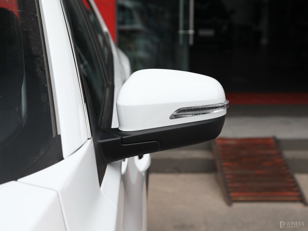 珍珠白瑞虎8車身外觀圖片