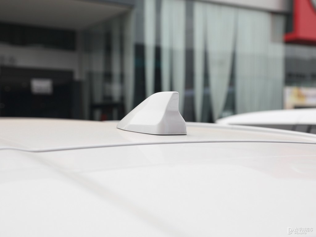 珍珠白瑞虎8車身外觀圖片