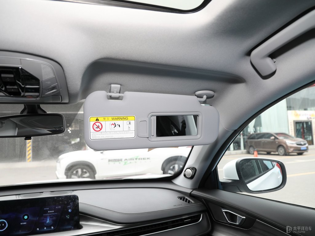 珍珠白瑞虎8車廂內(nèi)飾圖片