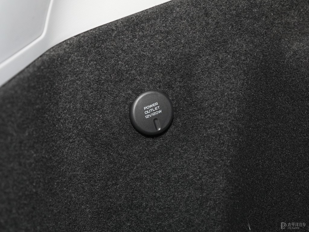 珍珠白瑞虎8后備廂空間圖片