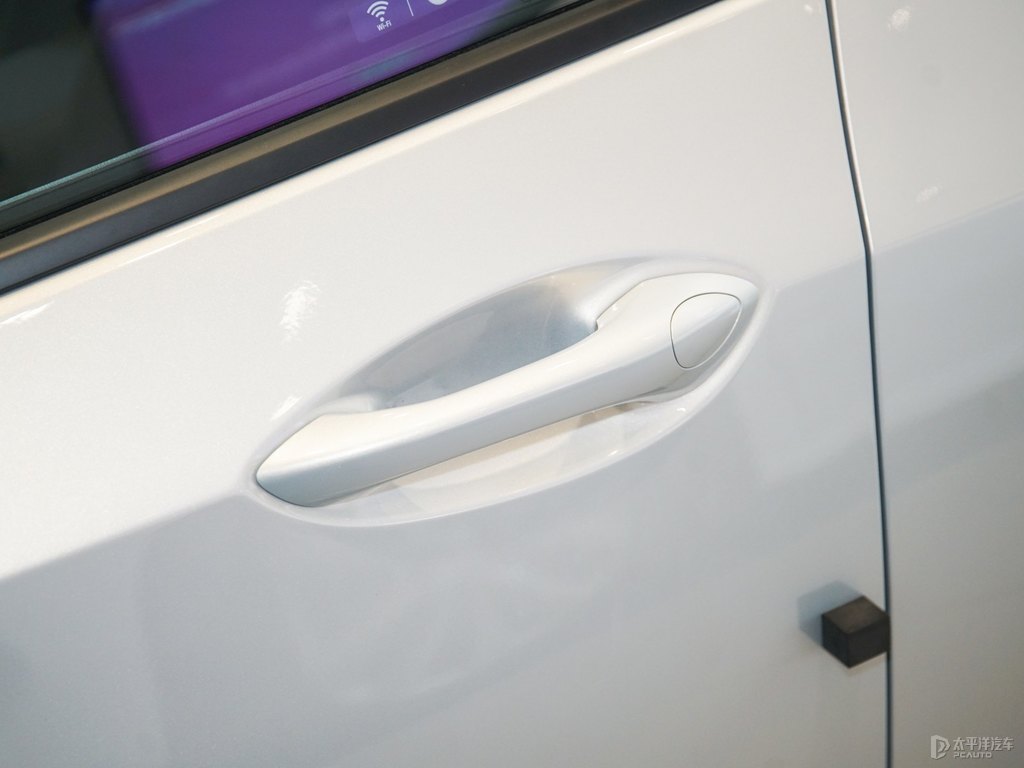 空間銀威朗車身外觀圖片