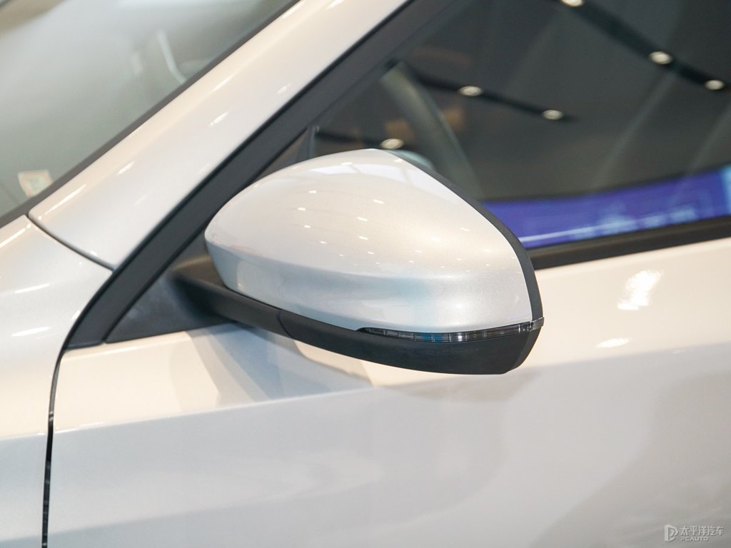 空間銀威朗車身外觀圖片