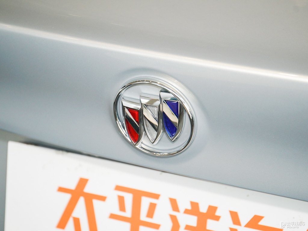 空間銀威朗車尾外觀圖片