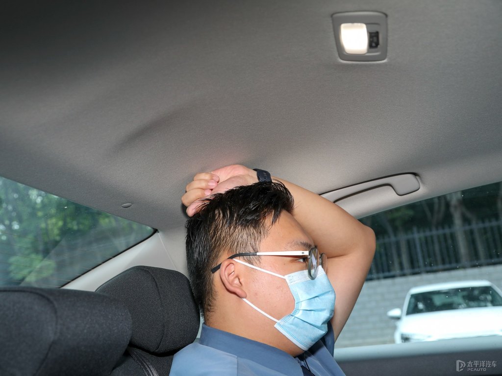 晶耀白思域駕乘空間空間圖片