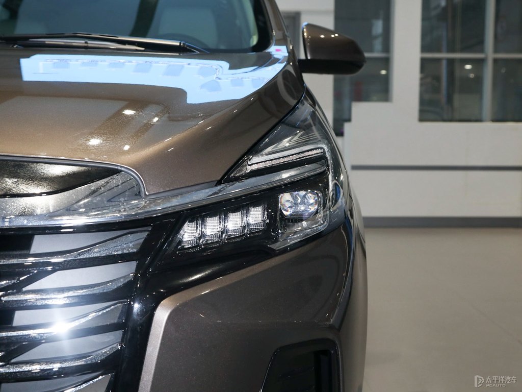琥珀金別克GL8車頭外觀圖片