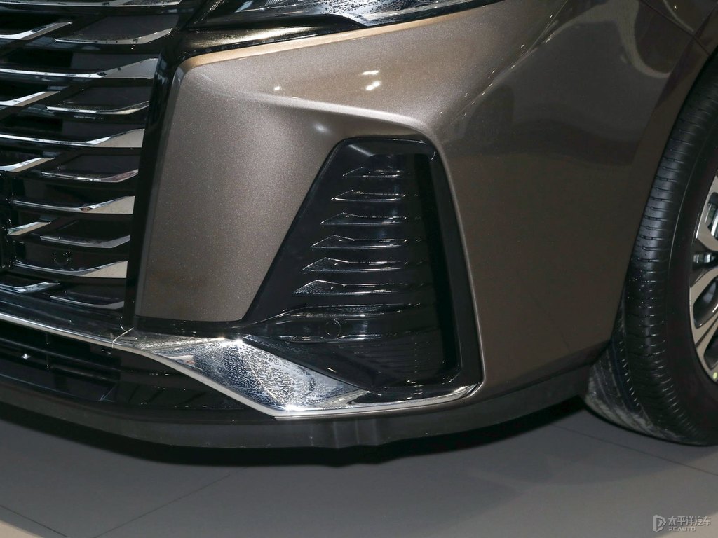 琥珀金別克GL8車頭外觀圖片