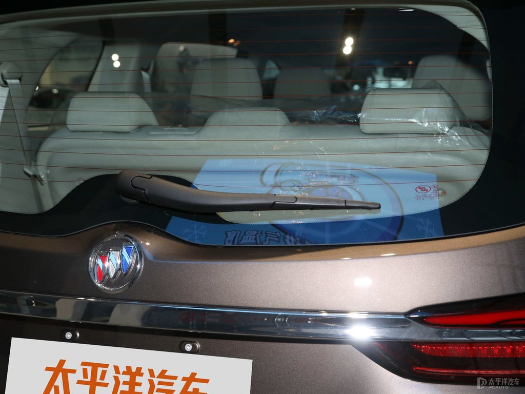 琥珀金別克GL8車尾外觀圖片