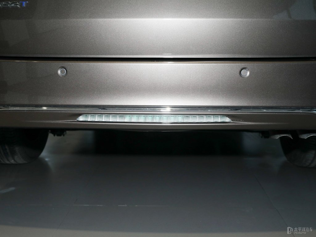 琥珀金別克GL8車(chē)尾外觀圖片