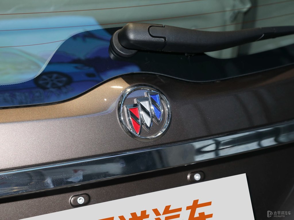 琥珀金別克GL8車尾外觀圖片