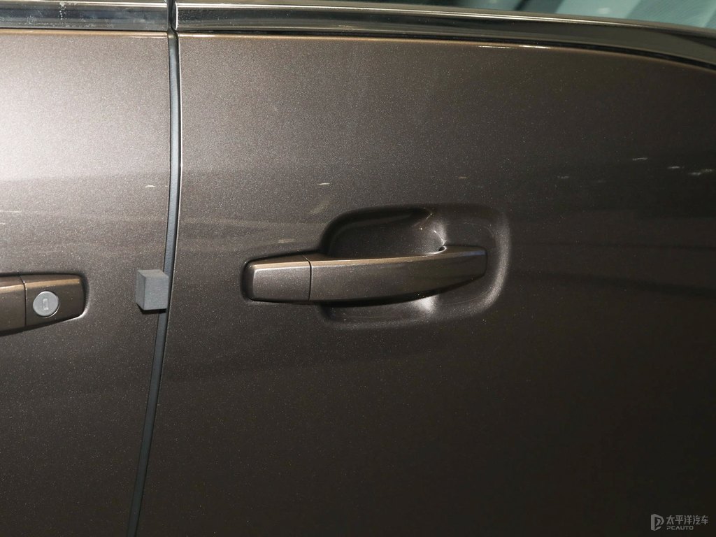 琥珀金別克GL8車身外觀圖片