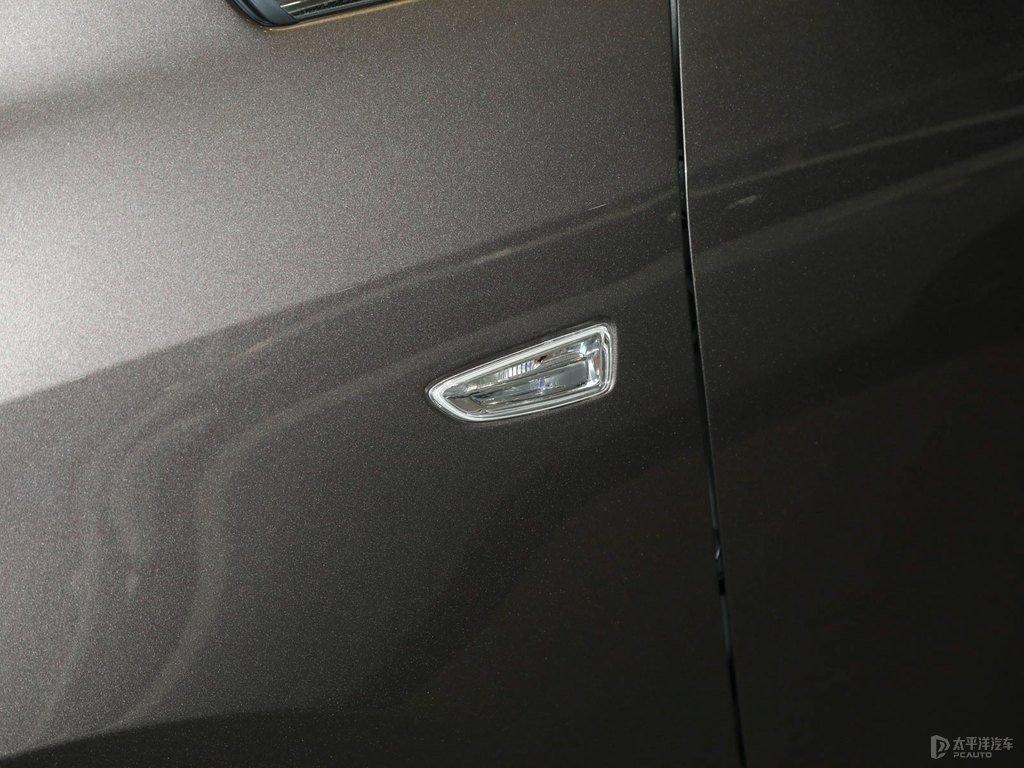 琥珀金別克GL8車身外觀圖片