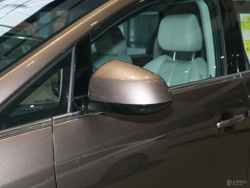 琥珀金別克GL8車身外觀圖片
