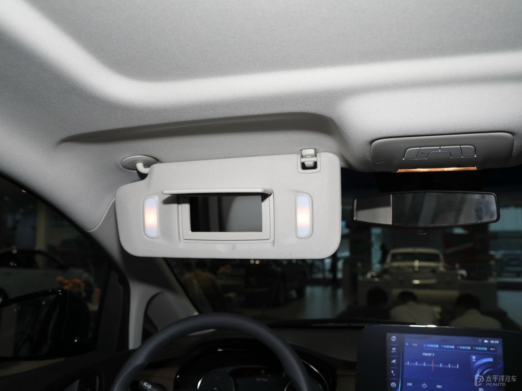 琥珀金別克GL8車廂內(nèi)飾圖片