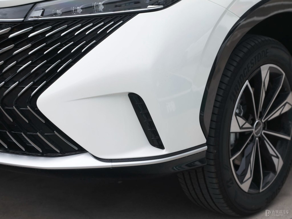珠光白榮威RX5車頭外觀圖片