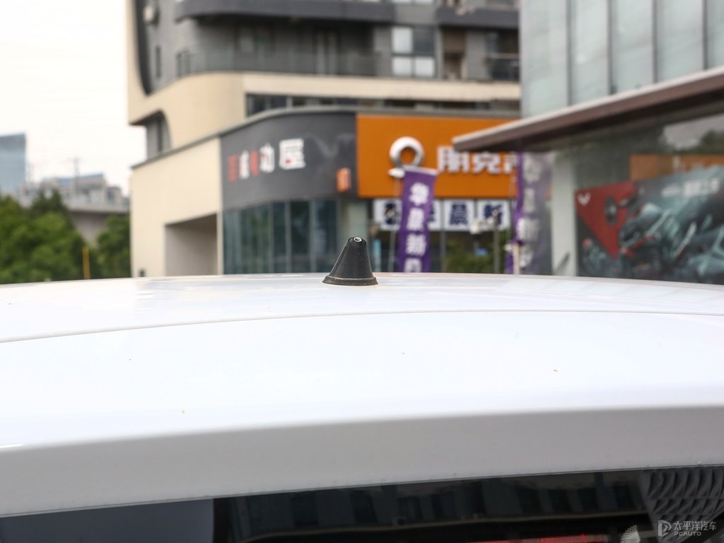 白色+梅洛藍(lán)宏光MINIEV車(chē)身外觀圖片