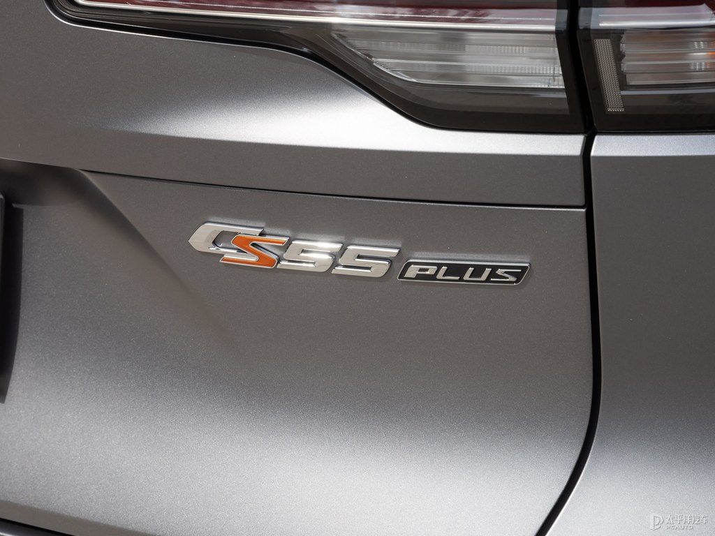 啞光風暴灰長安CS55PLUS車尾外觀圖片