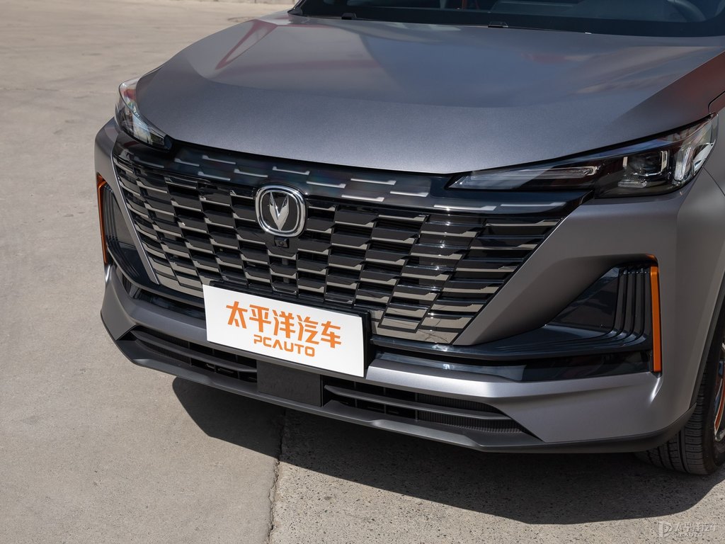 啞光風(fēng)暴灰長(zhǎng)安CS55PLUS車頭外觀圖片