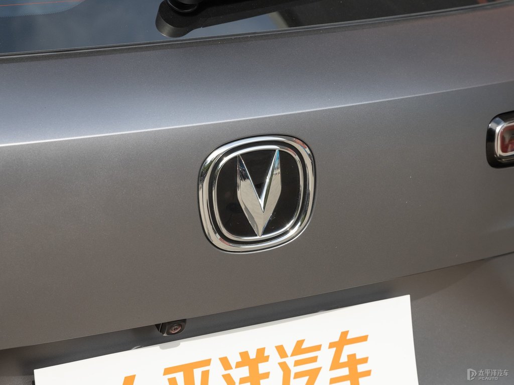 啞光風(fēng)暴灰長安CS55PLUS車尾外觀圖片