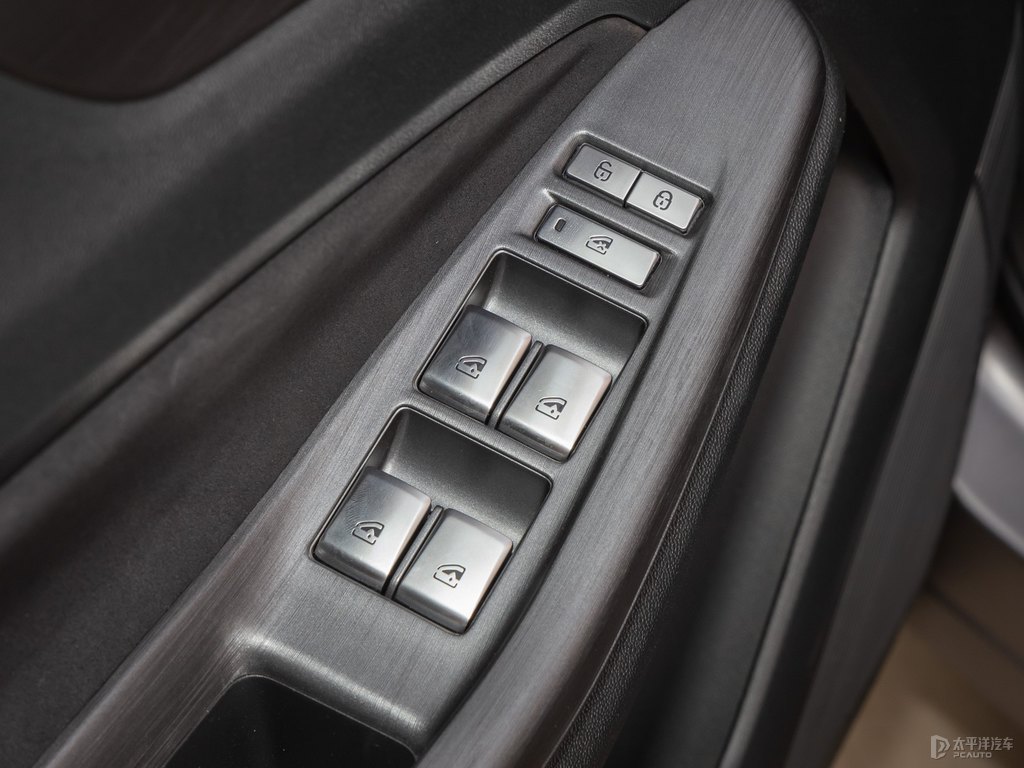 啞光風(fēng)暴灰長安CS55PLUS車廂內(nèi)飾圖片